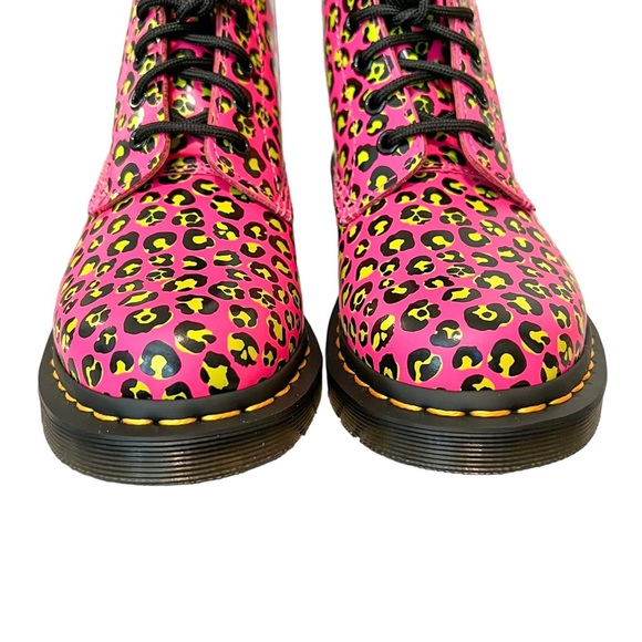 Dr. Martens 1460 Leopard Smooth Leather Lace Up Boots, size 7, New in Box - Picture 6 of 12